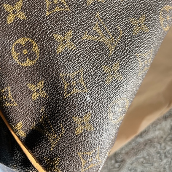 Authentic Louis Vuitton Keepall 50. New zipper, handles, chapes and body bands. - Picture 8 of 16